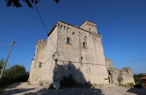 Barattano House | Stunning Castle in Gualdo Cattaneo with Shared Swimming Pool