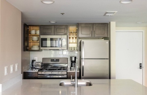 Court House Apartment | Stunning Clarendon 1BR w/Pool & Playground, near Metro, by Blueground
