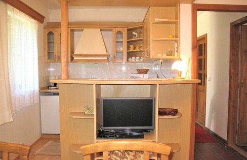 Zabrodi House | Stunning private villa for 4 guests with WIFI, TV, terrace and panoramic view