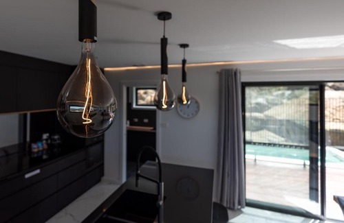 West Launceston Apartment | Stunning Four Bedroom Home With Wifi