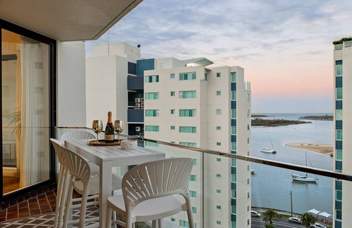 Labrador Apartment | Stunning Gold Coast two bedroom