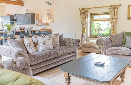 Bretherdale House | Stunning Holiday Cottage sleeps 8 with a hottub