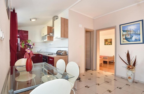 Rogac House | Stunning home in Rogac with WiFi