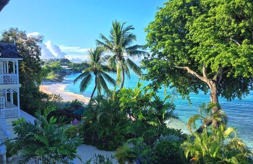 Old Trees Bay Villa | Stunning House with direct beach access