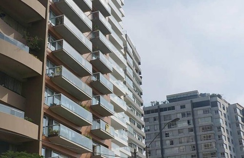 Armendariz Apartment | Stunning, Luxury City and Ocean View Apartment in the Heart of Miraflores