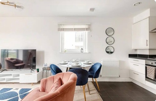 Wainscot Apartment | Stunning Modern Apartment in Rochester, England