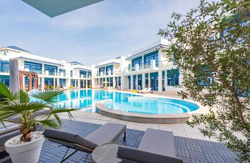 Palm Jumeirah Villa | Stunning Palm Villa with Rooftop Garden, Resort Style Pool and Beach by Exclusive Holiday Homes