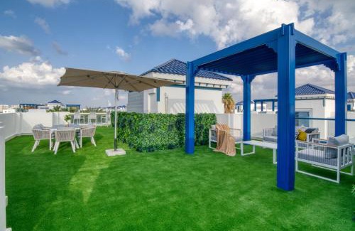 Palm Jumeirah Villa | Stunning Palm Villa with Rooftop Garden, Resort Style Pool and Beach by Exclusive Holiday Homes