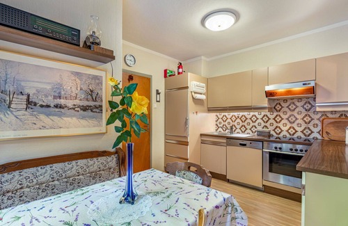 Maria Woerth House | Stunning private villa for 9 guests with WIFI, TV, terrace and pets allowed