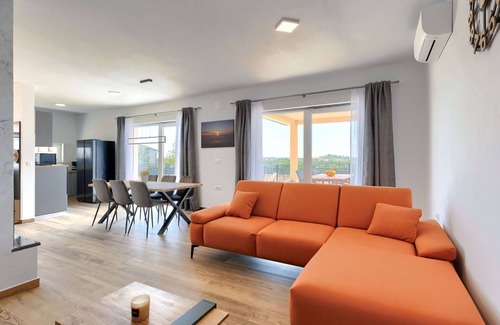 Jadreski House | Stunning private villa for 5 people with WIFI, private pool, A/C, TV, terrace and panoramic view