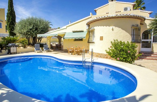 Orba House | Stunning private villa for 6 guests with WIFI, private pool, A/C, TV, terrace and parking