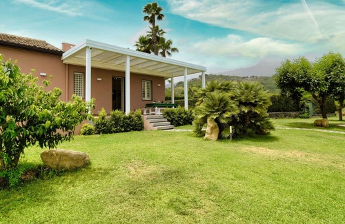 Macchia Villa | Stunning private villa for 6 people with pool, WIFI, TV, patio and parking