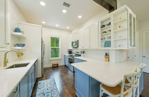Seagrove Beach Cottage | Stunning Renovation, 3 King Primaries, Tower w/Views - Sleeps 15 + 2 Bikes!