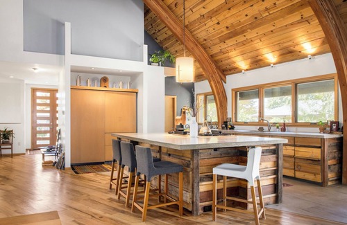 North Park Hill House | Stunning Repurposed Church, lofted, pet friendly, Free Botanic Garden admit 6