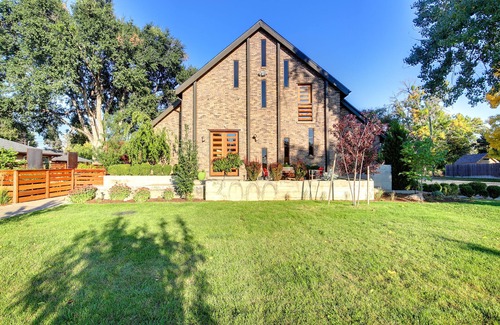 North Park Hill House | Stunning Repurposed Church, lofted, pet friendly, Free Botanic Garden admit 6