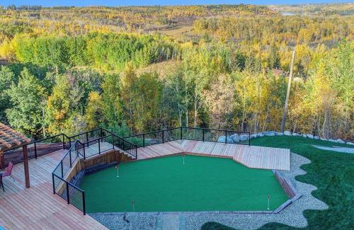 West Edmonton Apartment | Stunning River View Home, King Bed, Golf, Firepit