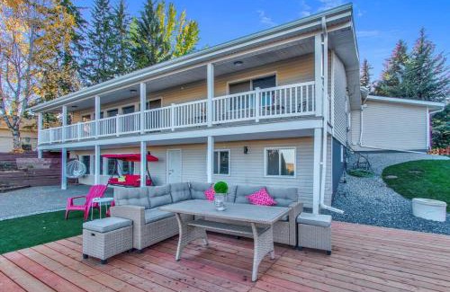 West Edmonton Apartment | Stunning River View Home, King Bed, Golf, Firepit
