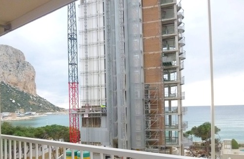 Calpe Apartment | Stunning sea views from your living room + Parking + WiFi + TV all included Fransat