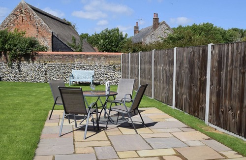 Horsey Cottage | Stunning Seaside Cottage in Horsey. Walk to Beach, Seals & Norfolk Broads