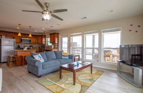 Port Bolivar House | Stunning View! Beachfront! Gourment Kitchen Pets OK-Pelican Bay
