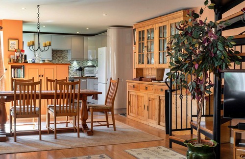 Bovey Tracey House | Stunning villa for 4 guests with WIFI and pets allowed