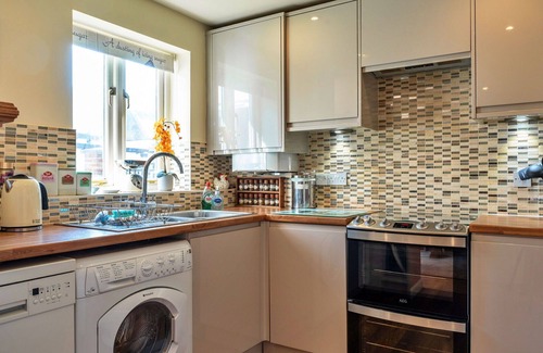 Bovey Tracey House | Stunning villa for 4 guests with WIFI and pets allowed