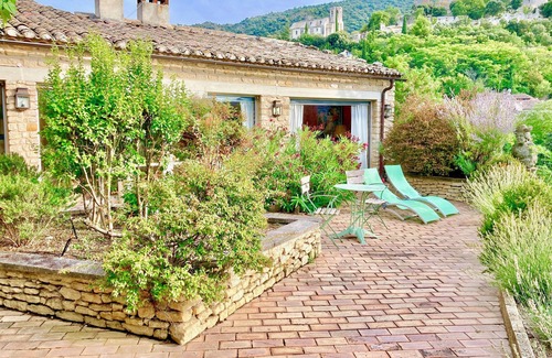 Oppede House | Stunning village house far reaching views, in the heart of historic village
