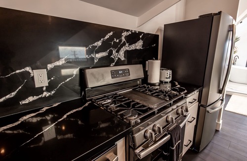Bankers Hill Apartment | Stunning Zen Penthouse w/Dream Bathroom & Views by Little Italy and Convention C