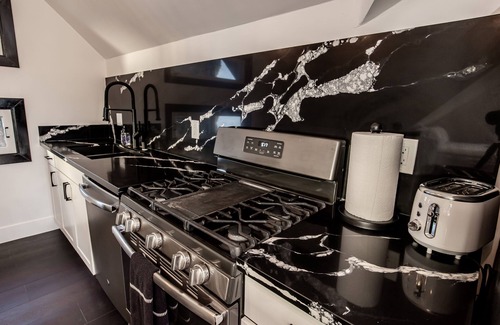 Bankers Hill Apartment | Stunning Zen Penthouse w/Dream Bathroom & Views by Little Italy and Convention C