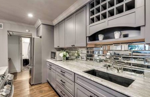 Peak's Suburban Addition Condo | Stylish 1BR furnished condo in Central Dallas featuring a high-end kitchen, king bed, 65” smart TV, and access to an award-winning courtyard retreat.
