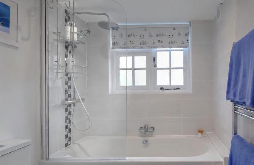 Petersfield Apartment | Stylish 2-bed 16th-century apartment in Petersfield town centre,