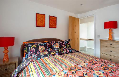 Petersfield Apartment | Stylish 2-bed 16th-century apartment in Petersfield town centre,
