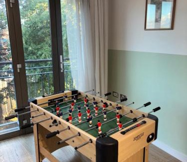Wolverhampton Apartment | Stylish 2-Bed, City Centre Gem, Walk to Station, Grand Theatre & Hospital