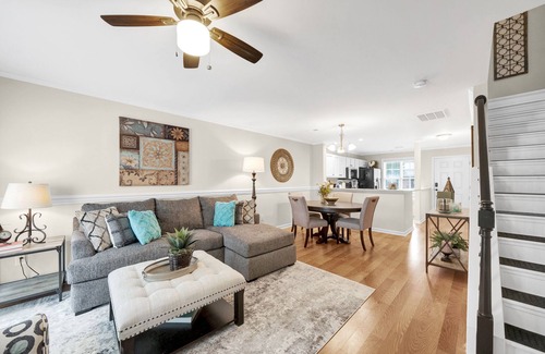 Northeast Raleigh House | Stylish 2-Bed townhouse