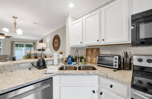 Northeast Raleigh House | Stylish 2-Bed townhouse