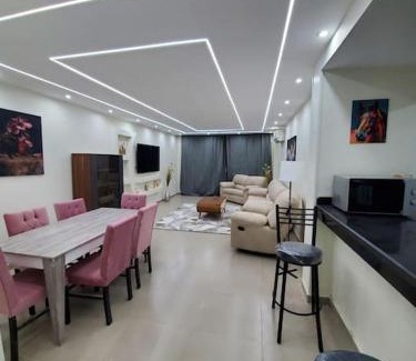 Cairo Apartment | Stylish 3 bedroom apartment close to the Pyramids and Grand Egyptian Museum