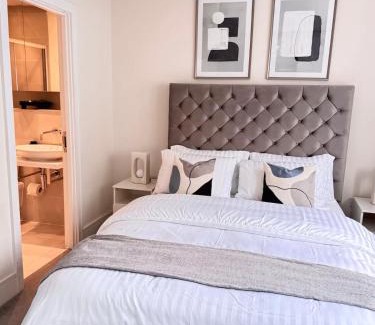 Reading Apartment | Stylish 4BR Apt Serene and Central