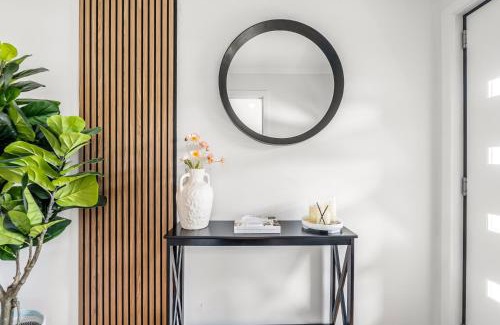 Austins Ferry Apartment | Stylish 4BR Family Escape with Deck & Views Near MONA