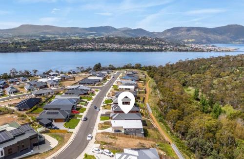 Austins Ferry Apartment | Stylish 4BR Family Escape with Deck & Views Near MONA