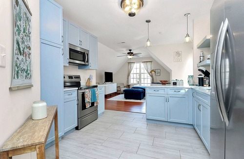 NoDa Apartment | Stylish and charming NoDa apartment with unbeatable location