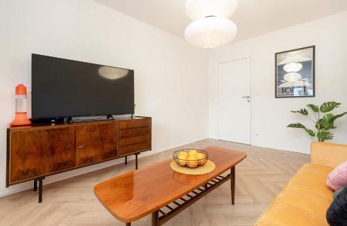 Zaspa Apartment | Stylish Apartment with Workspace in Gdańsk by Rent like home