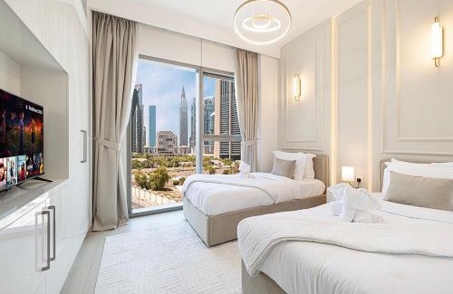 Za'abeel 2 Apartment | Stylish Burj khalifa view 5 Star 4BD Apartment in Downtown with Dubai Mall access - Brand New Apartment