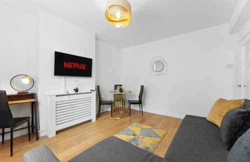 Canning Town South Apartment | Stylish Business Stay near ExCeL -1BR Apt