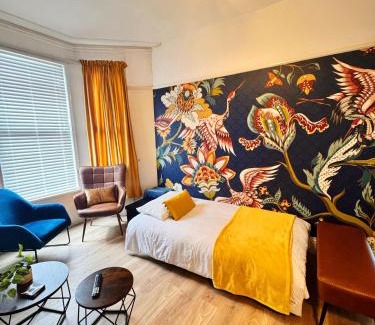 Plymouth Apartment | Stylish City Living 2 Bedroom Apartment