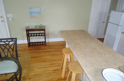 Queens Square Apartment | Stylish Downtown Historic District Suite Near Water Front & Convention Centre