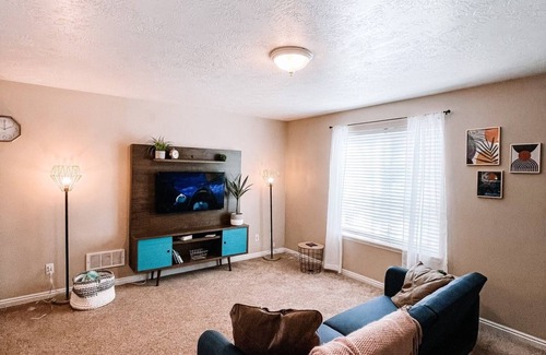 Rexburg Apartment | *Stylish Entire Apartment. FREE Parking/Wifi/Hulu*
