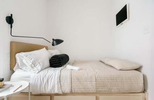 Oak Cliff House | Stylish Guesthouse near Bishop Arts and Downtown Dallas