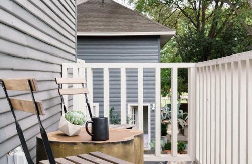 Oak Cliff House | Stylish Guesthouse near Bishop Arts and Downtown Dallas