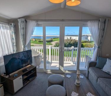 Weymouth Resort | STYLISH HOLIDAY HOME WITH UNINTERRUPTED VIEWS OF THE FLEET LAGOON ON Haven LITTLESEA HOLIDAY PARK