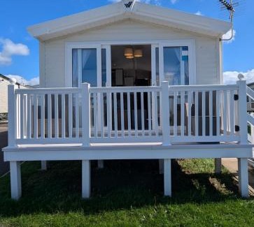 Weymouth Resort | STYLISH HOLIDAY HOME WITH UNINTERRUPTED VIEWS OF THE FLEET LAGOON ON Haven LITTLESEA HOLIDAY PARK